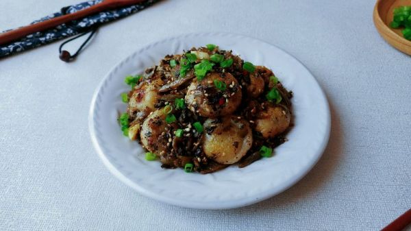 芝麻汤圆蒜酸菜