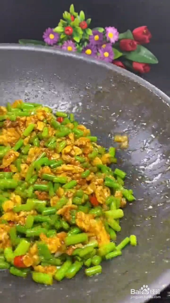 超级下饭的蒜台炒鸡蛋要怎样做