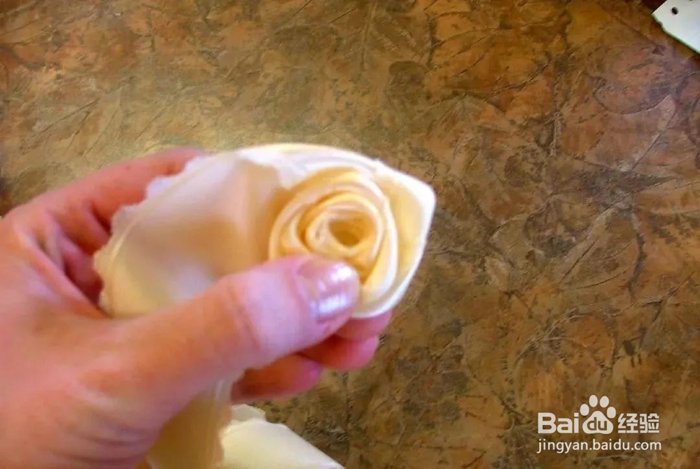 随手一根丝带卷出了漂亮的玫瑰，几分钟搞定一朵