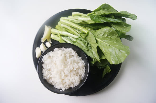 姬松茸排骨煲仔饭