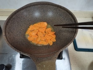 萝卜炒腐竹的做法