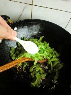 橄榄肉末煸苦瓜的做法