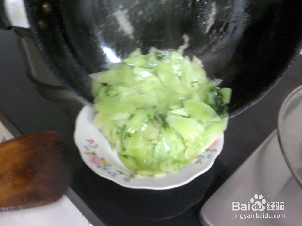 开春应季菜清炒莴笋片的做法