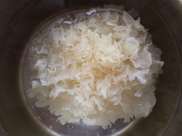 红枣木瓜炖雪耳