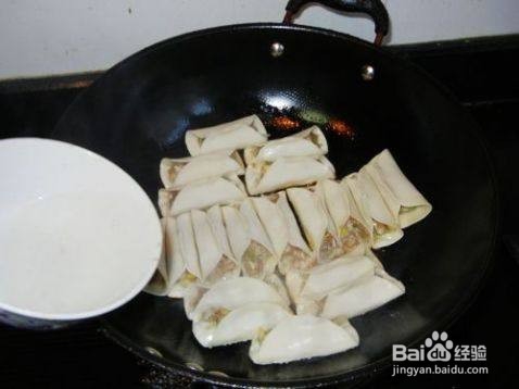 大葱羊肉锅贴的做法