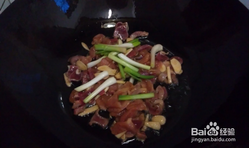 肉片炒河粉怎么做