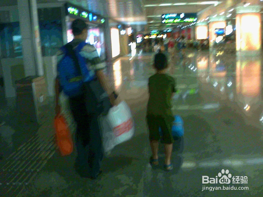 老年人怎样让孩子出行中注意安全