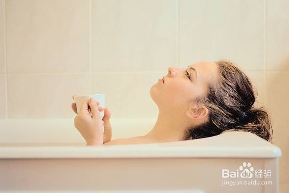 外阴白斑症状表现及治疗方法