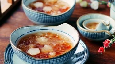 桃胶银耳雪梨羹的做法