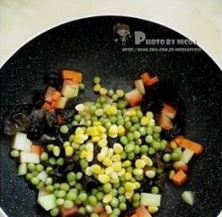 西瓜皮新吃法美味瓜皮丁