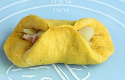 怎样制作美味的咖喱土豆培根小圆面包步骤