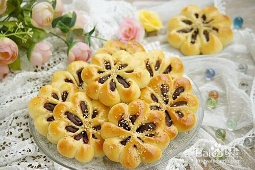 花朵豆沙面包