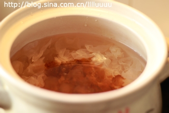 入秋滋补美容糖水-雪耳桃胶的做法