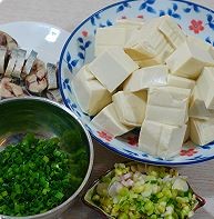 咸鱼焖豆腐怎么做