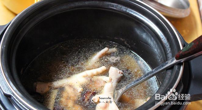 跟着做美味的眉豆花生煲鸡爪