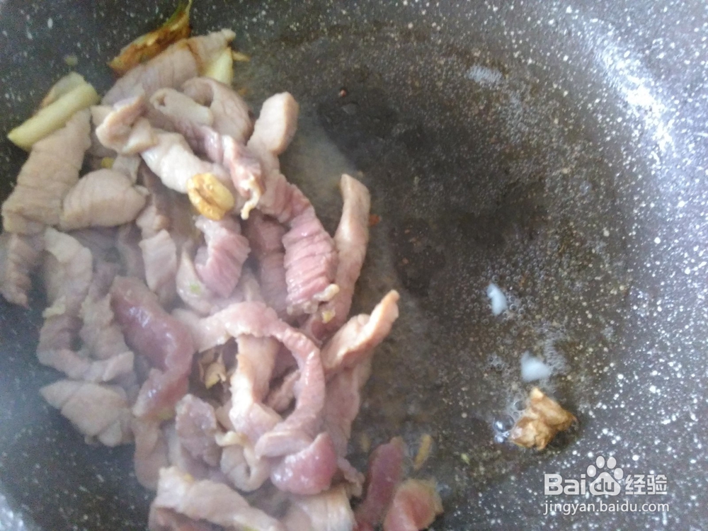 娃娃菜肉丝炒粉利的做法