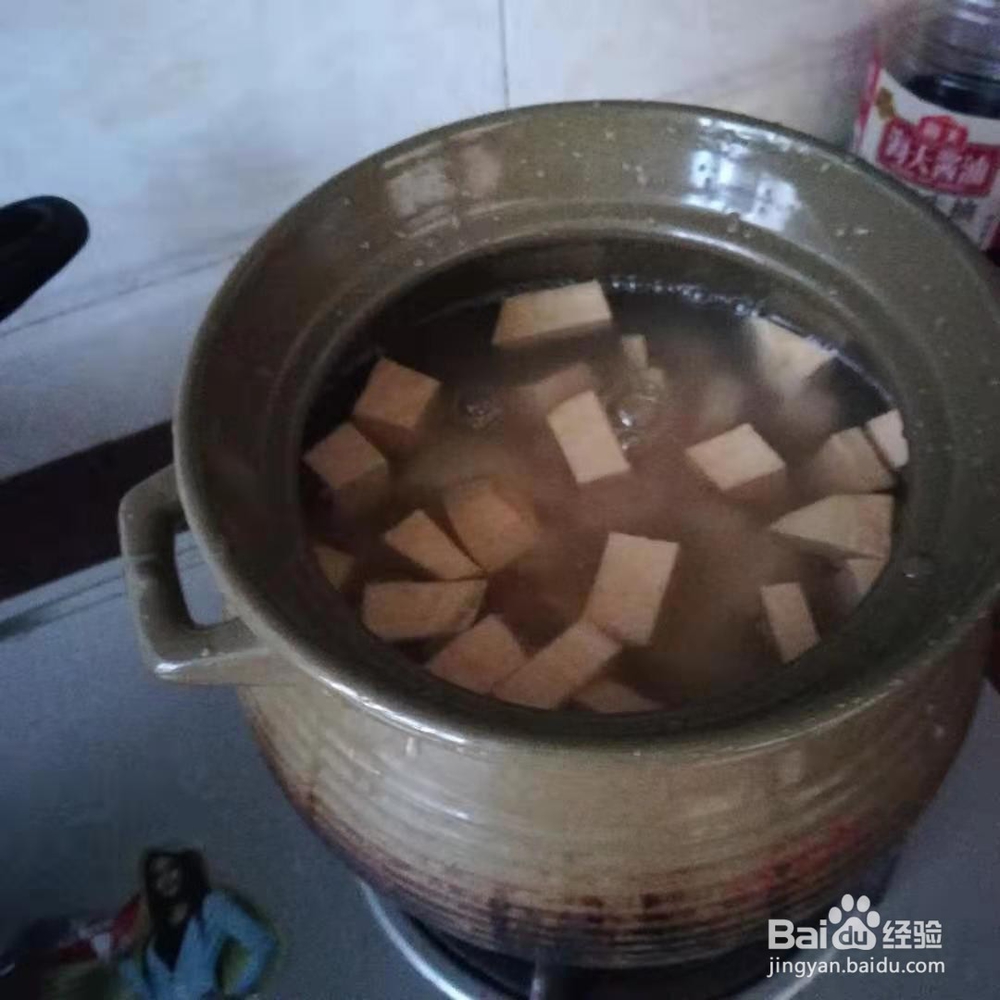 栗子黄番薯煲汤的方法