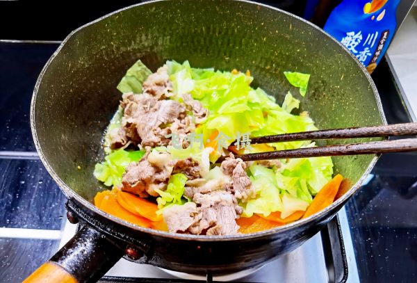 川香酸辣卷心菜炒肥牛卷