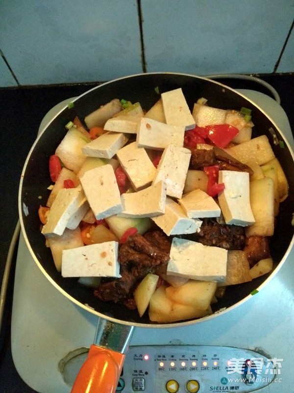 酱排骨烩豆腐冬瓜