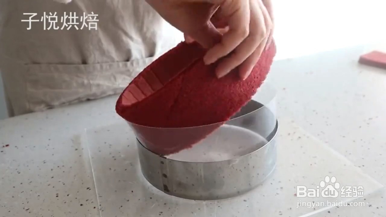 如何制作红丝绒草莓果冻蛋糕