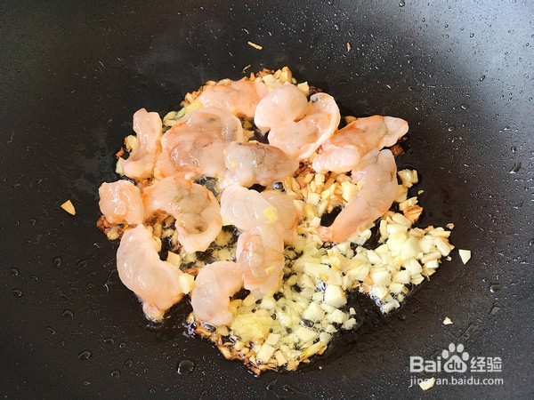 玉米豌豆炒虾仁的做法