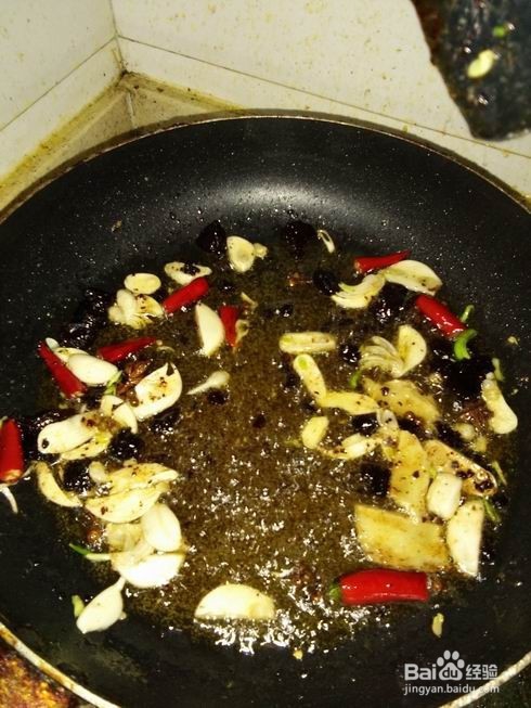 小米辣酱汤鲫鱼豆腐锅