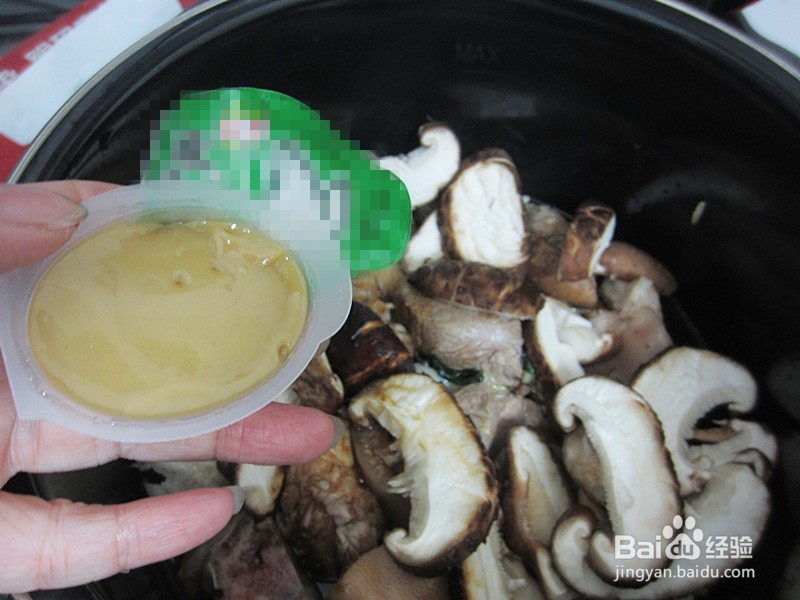 香菇炖猪碲如何做
