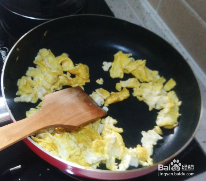 鸡蛋韭菜水煎包的做法