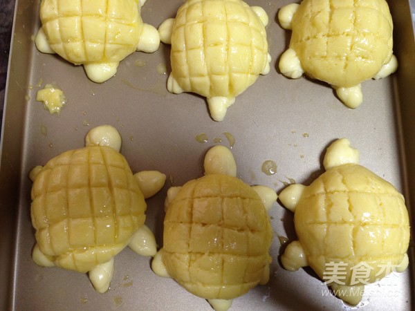 小乌龟豆沙菠萝包