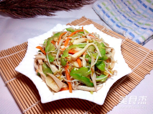 苦瓜炒三丝的做法