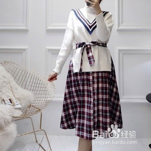 冬季高领毛衣如何搭配格纹裙比较好看