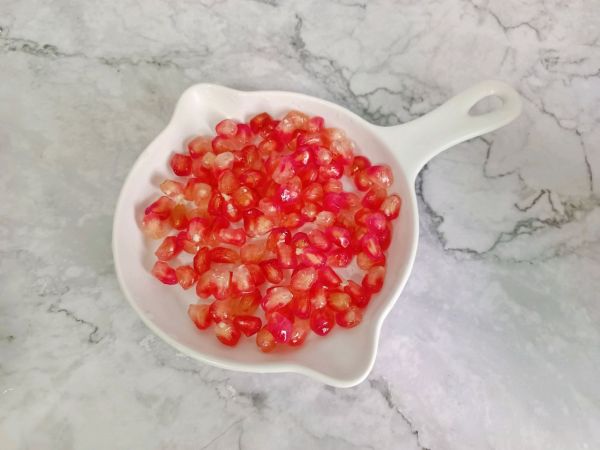 葡萄石榴气泡水