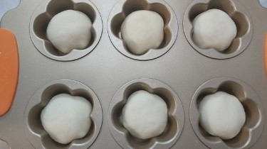 蓝莓果酱小餐包的做法