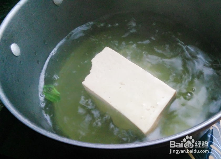 香气满满的香椿芽拌豆腐