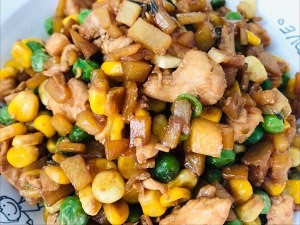 美味的香炒鸡肉丁