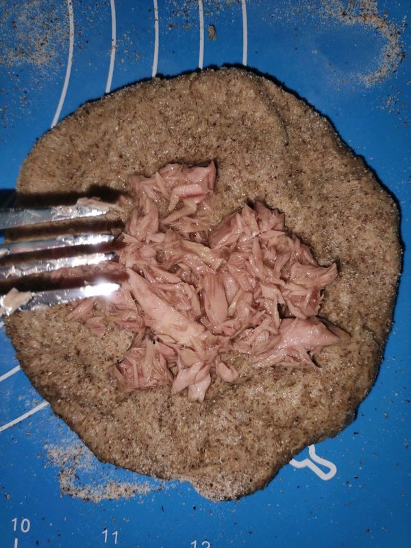 金枪鱼肉松全麦藜麦面包