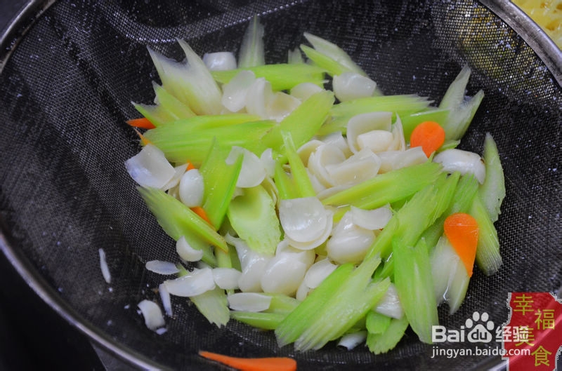幸福美食：清新爽口的西芹百合