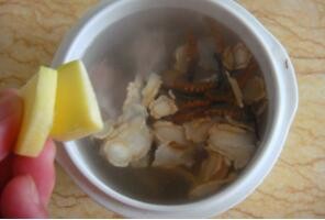 冬虫夏草炖排骨的做法!
