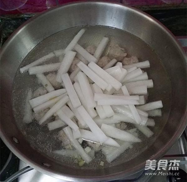 萝卜粉条肉圆汤