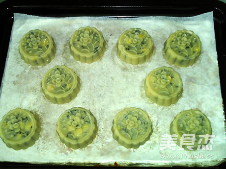 广式玉米黑芝麻月饼