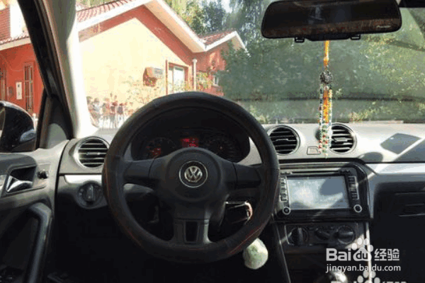 汽车远光灯和近光灯怎么切换？