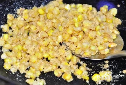 如何做蔬菜鸡蛋焖米饭