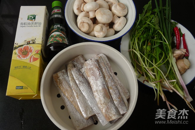 鲜菇浇带鱼的做法