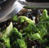 居家小炒西兰花炒黑木耳