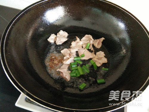 风味扁豆辣椒闷烧肉