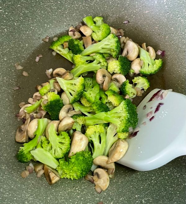 黑椒白蘑西蓝花藜麦红薯饭