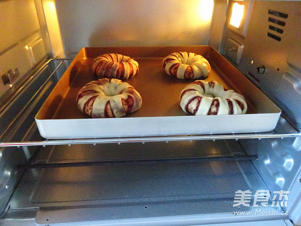 豆沙面包圈的做法