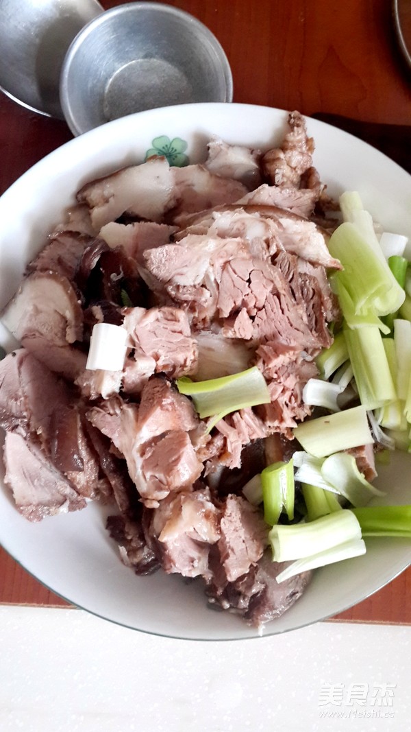 卤猪肘炒青椒