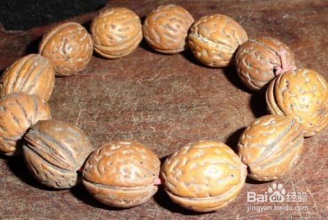 山桃核手串怎么养红