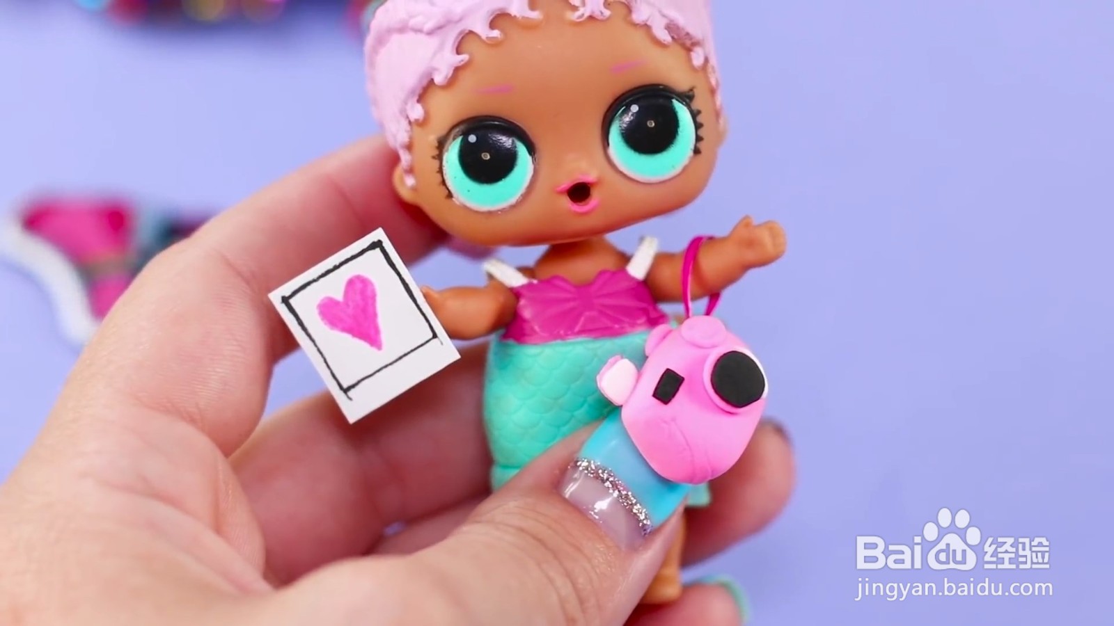 如何给惊喜娃娃制作漂亮的迷你相机?